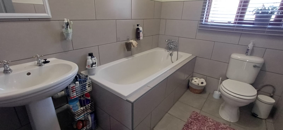 3 Bedroom Property for Sale in Loch Athlone Free State